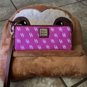 NWOT Dooney & Bourke Fuchsia Logo Wristlet
